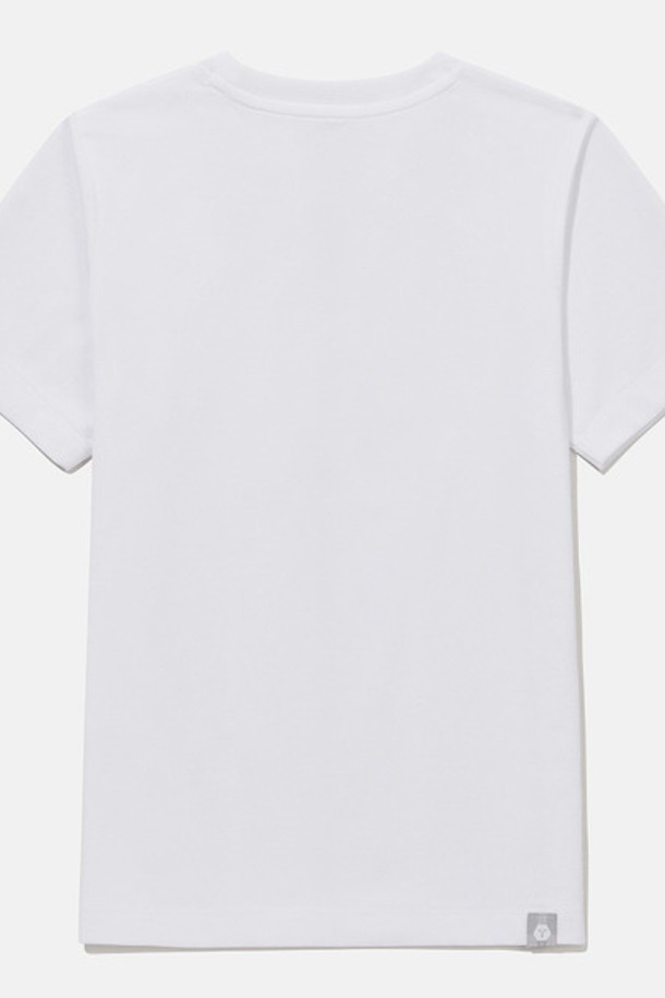 영애슬릿 터프 반팔 티셔츠 화이트(SQ32JUTS71)는 주니어용으로, 여름철 트레이닝 및 스포츠 활동에 적합한 스포티한 스타일의 반팔 티셔츠입니다. 부드러운 촉감의 폴리에스터, 폴리우레탄 혼방 소재로 제작되어 뛰어난 흡습성, 속건성, 자외선 차단 기능을 제공하며, 경량성과 신축성, 형태 안정성, 우수한 내구성을 갖춘 고신축원사 프라임플렉스 소재를 사용했습니다. 레귤러핏 라운드넥 디자인에 로고 패턴이 적용되었으며, 화이트, 블랙, 아이보리, 핫핑크 4가지 컬러로 만나볼 수 있습니다.
