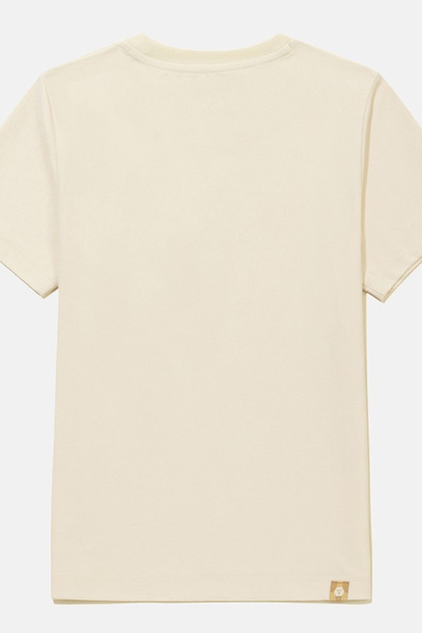 영애슬릿 터프 반팔 티셔츠 아이보리(SQ32JUTS71)는 유아동용으로, 여름철 스포츠 활동이나 트레이닝에 적합한 반팔 티셔츠입니다. 부드러운 촉감의 폴리에스터와 폴리우레탄 혼방 소재로 제작되어 얇고 가벼우며, 뛰어난 신축성과 흡습속건 기능으로 쾌적한 착용감을 제공합니다. 무지 디자인에 레귤러핏 라운드넥 스타일로, 고신축 원사의 프라임플렉스 소재를 사용하여 형태 안정성이 우수합니다.
