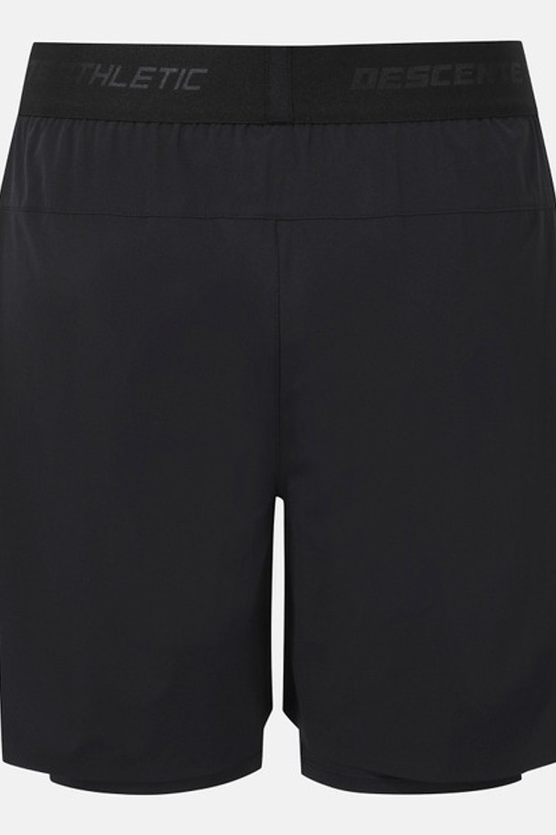 **트레이닝 6인치 레깅스 부착형 쇼츠 블랙(SQ321THP81)**는 남녀공용으로, 얇고 부드러운 촉감의 나일론, 폴리에스터, 폴리우레탄 혼방 소재로 제작되어 여름철 운동 및 트레이닝에 적합합니다. 레귤러핏에 6인치 기장의 숏 스타일로, 신축성과 흡습 기능이 뛰어나며 레깅스가 부착되어 편안하게 활동할 수 있습니다. F360 테크 패턴과 360도 바디 무브먼트를 고려한 디자인으로 스포티한 스타일을 연출합니다.
