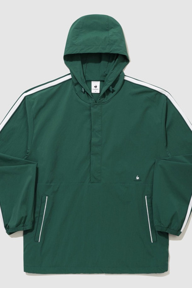 유니 선데이 아노락 홑겹 자켓 - 그린(QQ323LJK82)은 남녀공용으로 제작되었으며, 봄, 가을 간절기에 착용하기 좋은 얇은 두께의 아노락입니다. 스포티하면서도 캐주얼한 스타일을 연출하며, 무지 디자인과 레귤러핏으로 어떤 옷에도 쉽게 매치할 수 있습니다. 가볍고 부드러운 나일론, 폴리우레탄 혼방 소재로 제작되어 편안한 착용감을 선사합니다.
