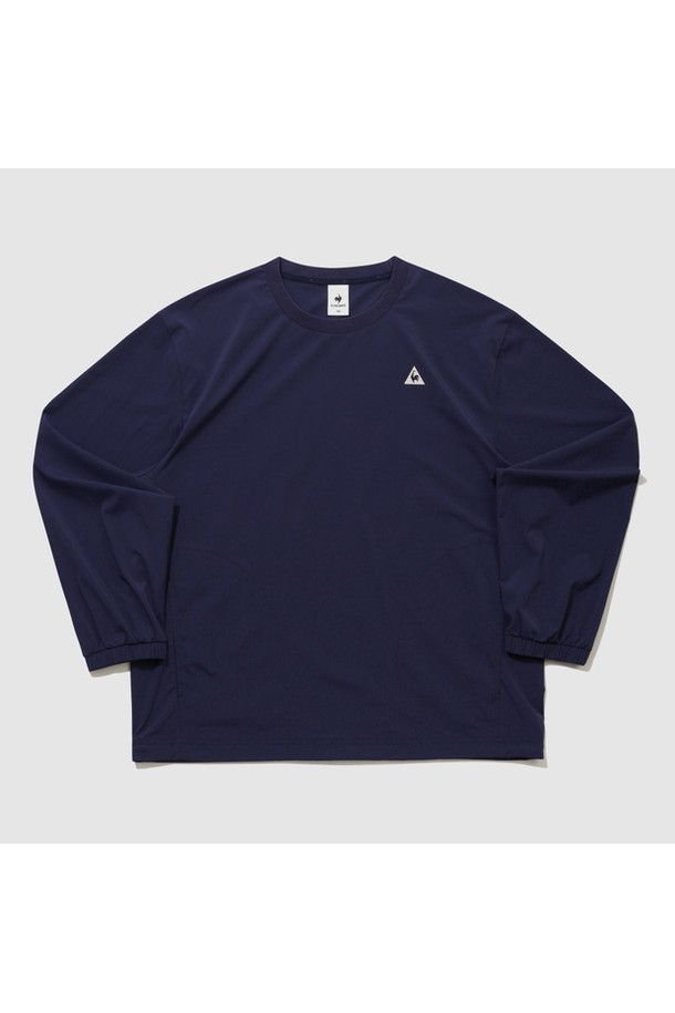 유니 루즈핏 등판그래픽 피스테 - 네이비(QQ323LWT81)는 여행과 일상에서 활용하기 좋은 남녀공용 티셔츠입니다. 얇은 두께감과 부드러운 촉감의 나일론, 폴리에스터, 폴리우레탄 혼방 소재로 제작되었으며, 방수 및 신축성 기능을 갖춰 편안한 착용감을 선사합니다. 등판 관광지 그래픽과 라운드넥 디자인, 긴 소매와 루즈핏으로 캐주얼, 스포티한 스타일을 연출하며, 사이드 포켓이 있어 실용성을 더했습니다.
