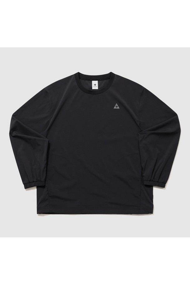 유니 루즈핏 등판그래픽 피스테는 남녀 공용으로, 봄, 여름에 착용하기 좋은 얇은 두께의 긴소매 티셔츠입니다. 루즈핏으로 편안한 착용감을 제공하며, 등판 그래픽 디자인과 옆선 포켓 디테일이 돋보이는 캐주얼 & 스포티 스타일의 제품입니다. 신축성과 생활 방수 기능이 있어 산책이나 여행 시에도 활용하기 좋으며, 부드러운 촉감의 나일론, 폴리에스터, 폴리우레탄 혼방 소재로 제작되었습니다.
