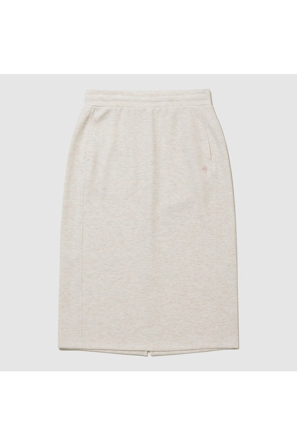 부드러운 모달 혼방 소재로 제작되어 편안한 착용감을 선사하는 여성 레귤러핏 미디 스커트입니다. 오트밀 색상의 무지 디자인으로 어떤 스타일에도 쉽게 매치할 수 있으며, 신축성과 늘어짐 방지 기능으로 활동성을 높였습니다. 데이트룩, 카페룩 등 다양한 TPO에 미니멀, 클래식, 캐주얼 스타일로 연출하기 좋은 아이템입니다.
