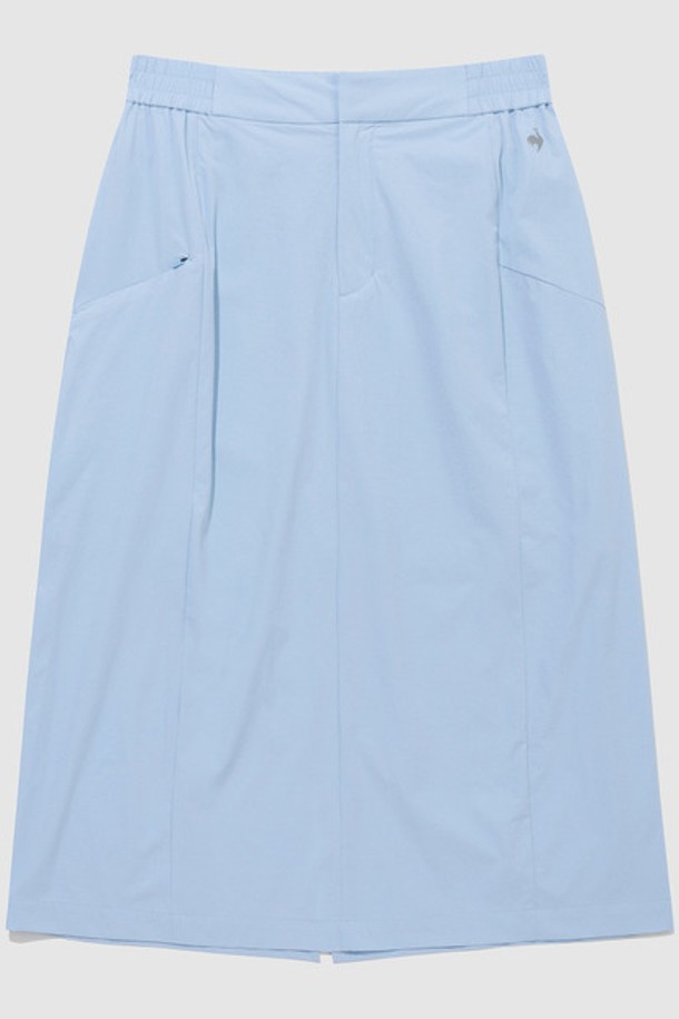 시원한 쿨링 나일론 우븐 소재로 제작된 여성 레귤러핏 미디 스커트입니다. 뛰어난 스트레치성으로 편안한 착용감을 제공하며, 방수, 냉감, 신축성 기능으로 활동성을 높였습니다. 캐주얼 및 스포티한 무드로 연출 가능하며, 세트 아이템(QQ3220JK71)과 함께 스타일리시하게 코디할 수 있습니다.
