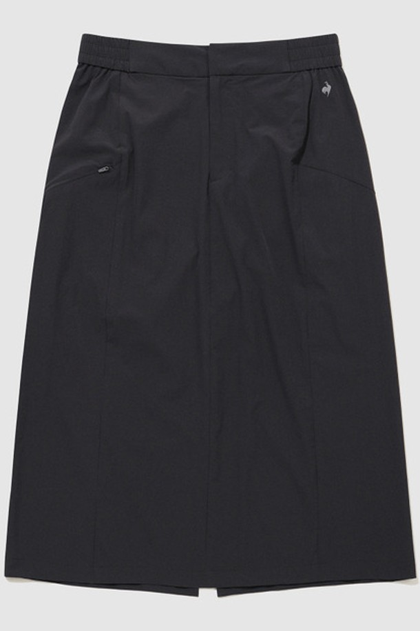 **여성 레귤러핏 우븐 미디기장 스커트 - 블랙(QQ322OSK71)**는 부드러운 촉감과 시원한 냉감 기능, 방수 기능이 더해져 봄, 여름 시즌에 쾌적하게 착용할 수 있는 여성 미디스커트입니다. 우븐 소재에 스트레치성을 더하여 활동성을 높였으며, 안감이 있어 비침 걱정 없이 편안하게 입을 수 있습니다. 베이직하고 캐주얼한 스타일로 다양한 상의와 매치하여 활용도가 높습니다.
