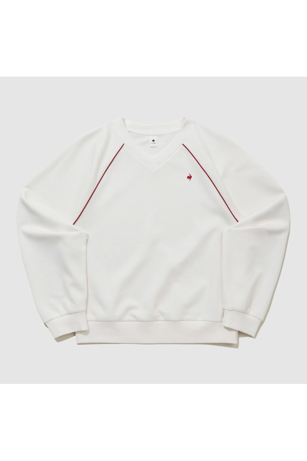 아이보리 컬러의 여성 에센셜 브이넥 루즈 맨투맨입니다. 봄, 가을에 입기 좋은 경량 두께의 긴소매 맨투맨으로, 통기성과 속건성이 뛰어난 메쉬 소재로 제작되었습니다. 베이직한 스타일의 무지 디자인으로, 소매 파이핑 포인트와 밑단 시보리 처리로 디테일을 더했습니다. 데이트룩, 카페룩 등 다양한 TPO에 캐주얼, 미니멀, 클래식 스타일로 연출하기 좋습니다. 루즈핏으로 편안하게 착용할 수 있습니다.
