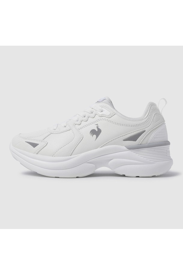 벨 하이 - 화이트(QQ322WCR71) 여성 운동화는 가볍고 통기성이 뛰어난 디자인으로 일상과 러닝에 적합합니다. 라운드 앞코에 4.5cm 플랫 굽으로 편안함을 더했으며, 폴리에스터, 합성가죽, 천연가죽, TPU 등 다양한 소재를 사용하여 내구성을 높였습니다. 미니멀, 캐주얼, 스포티한 스타일을 연출하며, 봄, 여름, 가을 계절에 착용하기 좋습니다. 레이스업 디자인과 로우컷 탑라인으로 세련된 핏을 제공하며, 발볼은 일반으로 제작되었습니다.
