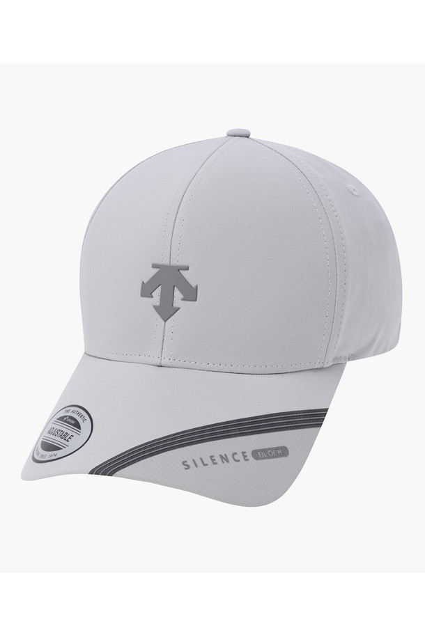 남성 골프룩에 어울리는 6쪽 챙 포인트 사일런스 캡 (DQ32MFCP90)입니다. 폴리에스터 소재로 제작되어 봄, 여름, 가을 시즌에 착용하기 좋습니다. 7.5cm 챙은 햇빛을 효과적으로 가려주며, 립 원단 믹스 디자인과 사이즈 조절 기능으로 편안한 착용감을 제공합니다. 캐주얼하고 미니멀한 스타일을 즐기는 남성 골퍼에게 추천합니다. BLKG, GRYG 두 가지 컬러로 출시되었습니다.
