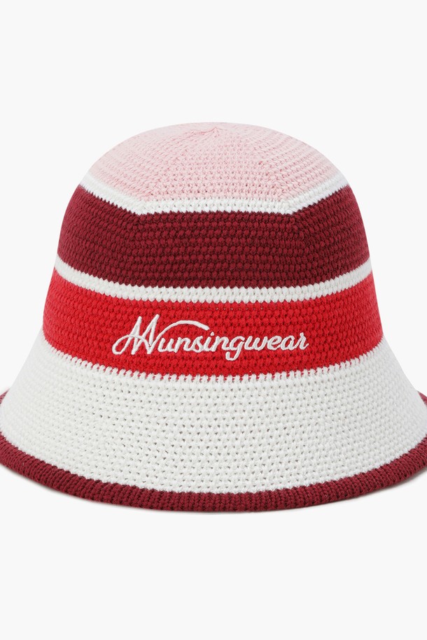 **여성 니팅 크로쉐 버킷햇 레드(MQ322LCP82)**는 부드러운 면과 폴리에스터 혼방 소재로 제작되어 봄, 여름 시즌에 시원하게 착용하기 좋습니다. 챙 넓이 7.5cm의 버킷햇으로, 크로쉐 짜임과 니팅 디자인이 어우러져 캐주얼, 리조트, 에스닉 스타일을 연출하며, 핸드메이드 감성으로 특별함을 더합니다. 골프, 여행, 휴양지 룩에 포인트를 줄 수 있는 세련된 레드 컬러의 버킷햇입니다.
