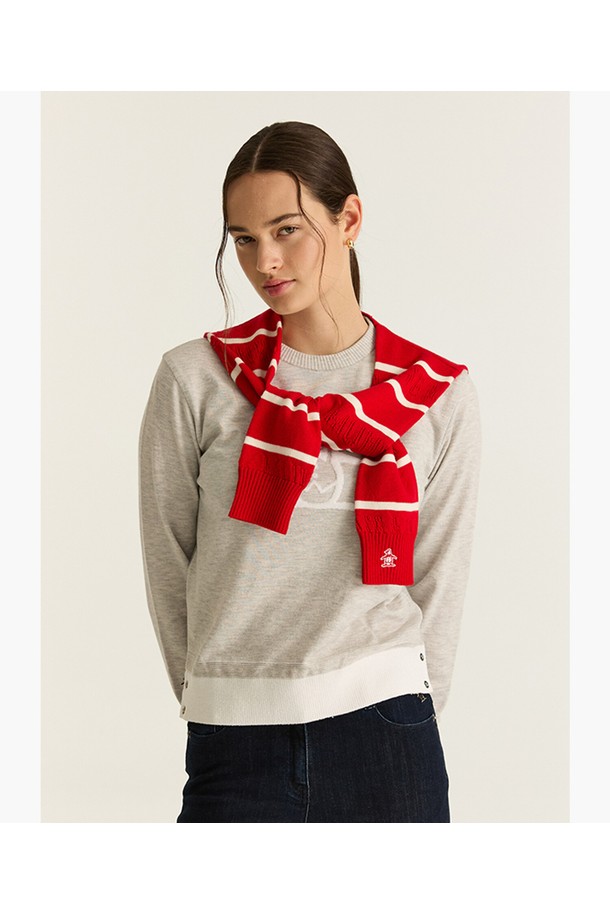 여성 레이어링 숄 가디건 레드(MQ322LWM92)는 골프룩 연출에 적합한 여성용 숄 가디건입니다. 부드러운 울 소재로 제작되어 얇지만 보온성을 제공하며, 봄, 가을 간절기에 활용하기 좋습니다. 클래식하고 미니멀한 스타일의 무지 디자인에 레귤러 핏으로, 레이어링하여 다양한 스타일을 연출할 수 있습니다. 숄 타입의 오픈 스타일 가디건으로, 편안하고 세련된 분위기를 더합니다. 레드는 물론, 네이비, 화이트 색상으로도 만나볼 수 있습니다.
