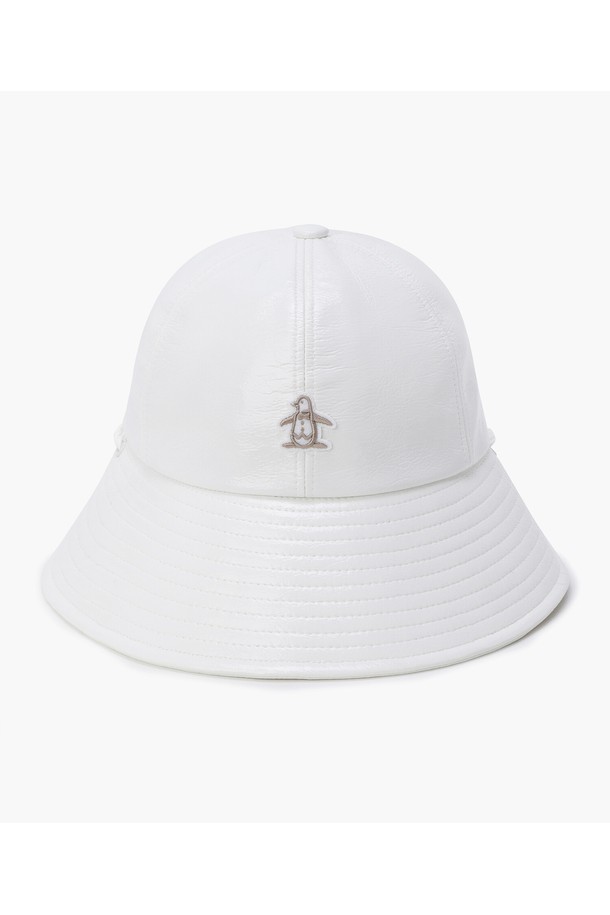 세련된 여성의 스타일을 완성해 줄 '여성 샤이니 비건레더 버킷햇 화이트(MQ322LCP81)'입니다. 광택감 있는 비건레더 소재로 제작되어 고급스러운 분위기를 연출하며, 화이트 컬러와 블랙 컬러 두 가지 색상으로 만나볼 수 있습니다. 9cm 챙 넓이와 로고 디자인이 돋보이며, 사이즈 조절 기능이 있어 편안한 착용감을 제공합니다. 골프룩, 여행룩 등 다양한 TPO와 미니멀, 캐주얼, 클래식 등 어떤 스타일에도 잘 어울려 활용도가 높습니다. 봄, 여름, 가을 계절에 착용하기 좋으며, 당신의 개성을 드러낼 수 있는 아이템입니다.
