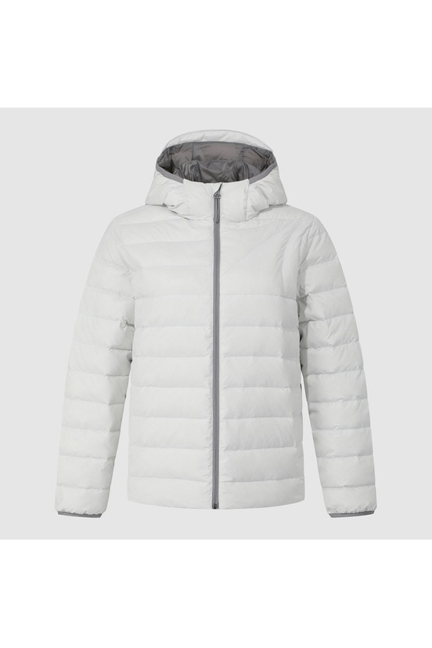 유니 레귤러핏 르에어로 퍼텍스 경량 구스다운 재킷은 가볍고 따뜻한 겨울철 아우터입니다. 남녀 공용으로 착용 가능하며, 그레이, 블랙, 라이트블루, 핑크 등 다양한 컬러로 출시되었습니다. 캐주얼 및 스포티 스타일을 연출하기 좋으며, 일상과 출근룩에 모두 잘 어울립니다. 나일론과 구스다운 충전재(80:20)를 사용하여 보온성을 높였으며, 지퍼형 여밈 방식으로 편안하게 착용할 수 있습니다. 레귤러핏과 긴소매로 제작되었으며, 부드러운 촉감과 무지 디자인이 특징입니다.
