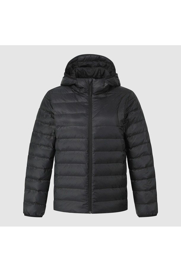 유니 레귤러핏 르에어로 퍼텍스 경량 구스다운 재킷 - 블랙(QQ423EDJO2)은 일상과 스포츠 활동에 모두 적합한 남녀 공용 구스다운 재킷입니다. 
가볍고 부드러운 착용감을 선사하며, 보온성을 극대화하여 겨울철에도 따뜻하게 입을 수 있습니다. 
무지 디자인에 레귤러핏으로 제작되어 캐주얼, 스포티, 미니멀 스타일을 연출하기 좋습니다. 
블랙, 라이트블루, 퍼플, 화이트그레이 등 다양한 색상으로 출시되었습니다.
출근룩에도 활용 가능한 활용도 높은 아이템입니다.
