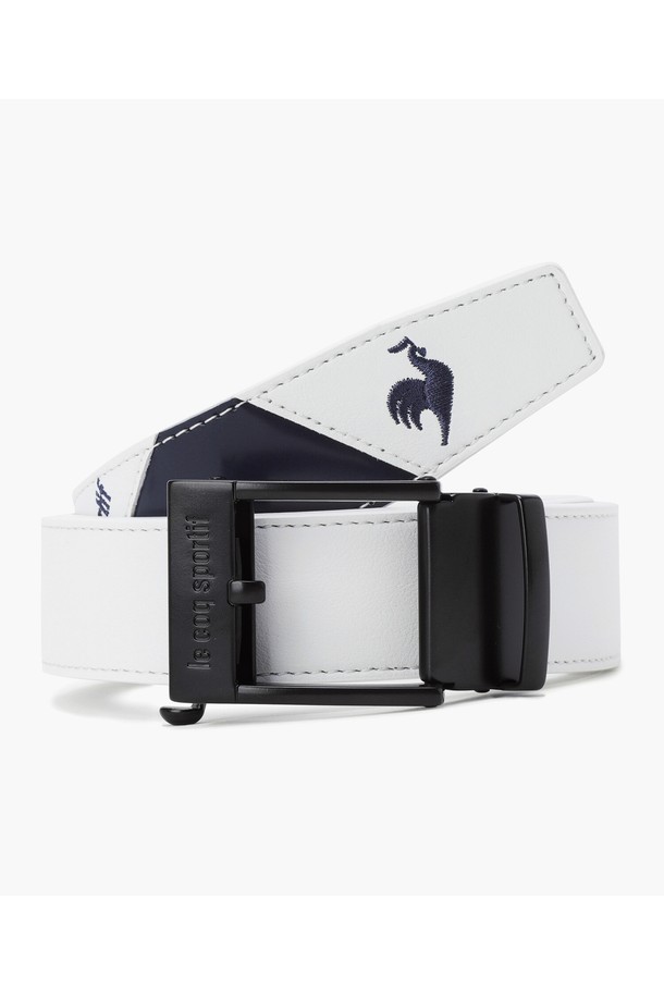 남성 스마트 락 벨트 (GQ311MBE89)는 골프룩에 완벽하게 어울리는 남성용 벨트입니다. 블랙과 화이트 두 가지 색상으로 제공되며, 클래식, 미니멀, 스포티한 스타일을 연출할 수 있습니다. 합성 가죽 소재로 제작되어 내구성이 뛰어나며, 스마트 락 버클 시스템이 적용되어 간편하게 착용할 수 있습니다. 무지 디자인으로 어떤 골프 의상에도 잘 어울리며, 오염 및 마모에 강해 활동적인 골프 라운딩에도 적합합니다. 세련된 디자인과 견고한 품질을 갖춘 이 벨트는 당신의 골프 스타일을 더욱 돋보이게 해줄 것입니다.
