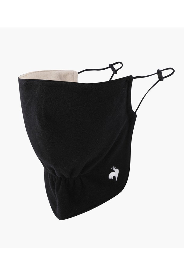 여성 플리스 방한 마스크 (GQ322LSA91)는 겨울철 추위로부터 당신을 보호해 줄 방한용 마스크입니다. 부드러운 플리스 소재와 두꺼운 두께로 보온성을 높였으며, 블랙, 핑크 두 가지 색상으로 제공됩니다. 폴리에스터, 나일론, 폴리우레탄 혼방 소재로 제작되어 가볍고 내구성이 뛰어나며, 형태 유지가 용이합니다. 사이즈 조절이 가능하며, 실리콘 스토퍼와 메쉬 통기구를 갖춰 활동성과 편안함을 동시에 제공합니다. 골프, 겨울 스포츠, 아웃도어 활동 시 유용하게 사용하실 수 있습니다.
