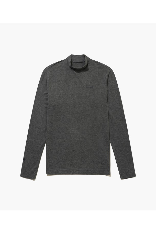 남성 에센셜 FINE AR (파인 AR) 베이스 레이어 _CHCL GQ421MILO9는 스포츠 활동과 일상에서 활용하기 좋은 남성용 베이스 레이어입니다. 블랙, 차콜 두 가지 색상으로 출시되었으며, 스포티한 스타일을 연출합니다. 겨울철 스포츠 활동에 적합하도록, 프리미엄 보온 소재를 사용하여 우수한 보온성을 제공하며 부드러운 촉감으로 최상의 착용감을 선사합니다. 하프넥, 레귤러 핏, 긴소매 기장으로 디자인되었으며, 아크릴, 레이온, 폴리우레탄 혼방 소재로 제작되어 흡습성과 신축성이 뛰어납니다. 골프룩, 피트니스룩, 등산룩 등 다양한 TPO에 활용 가능하며, 미니멀하고 클래식한 스타일과도 잘 어울립니다.
