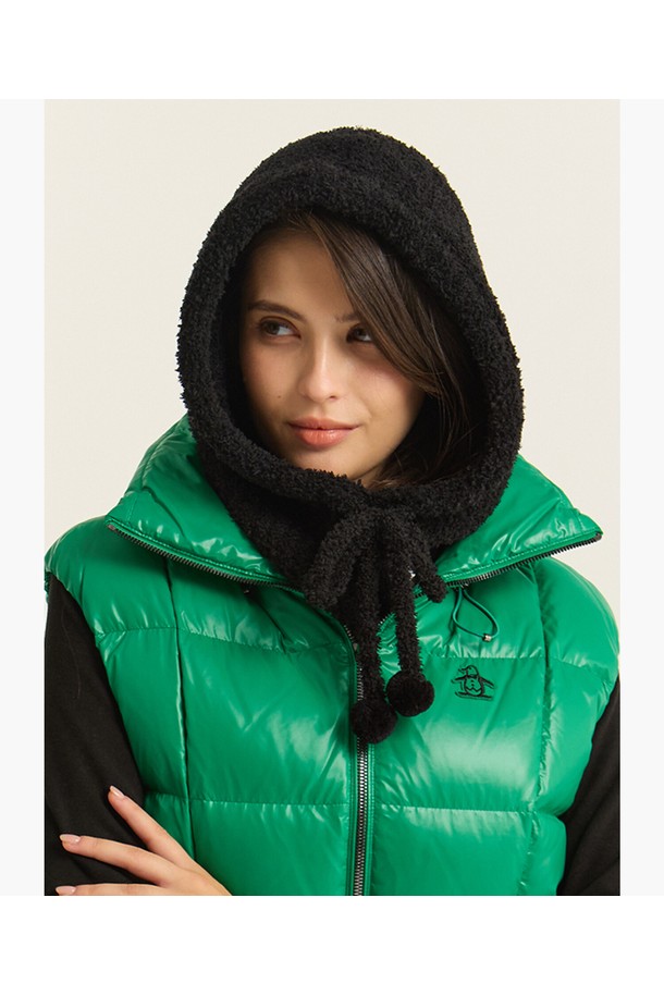 여성 탁텔 바라클라바 블랙 MQ422LWMO8은 골프룩, 캐주얼, 미니멀, 스포티 스타일을 위한 방한, 보온 기능을 갖춘 여성용 바라클라바입니다. 부드러운 촉감의 폴리에스터 소재로 제작되었으며, 깊은 모자 깊이와 두꺼운 두께로 겨울철에도 따뜻하게 착용할 수 있습니다. 무지 디자인에 일체형으로 제작되어 편안한 착용감을 제공합니다. 블랙, 라이트 핑크, 라이트 옐로우 세 가지 색상으로 출시되어 다양한 스타일에 매치하기 좋습니다. 스포츠 활동뿐만 아니라 일상생활에서도 활용 가능한 실용적인 아이템입니다.
