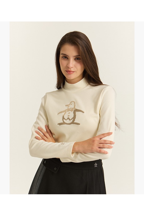 여성 모크넥 원포인트 이너 티셔츠 아이보리 MQ422LINO1은 부드러운 촉감의 레귤러핏 이너 티셔츠입니다. 아크릴, 레이온, 나일론, 폴리우레탄 혼방 소재로 제작되어 사계절 내내 착용 가능하며, 얇은 두께감으로 편안함을 더합니다. 베이직한 스타일의 디자인에 원포인트 패턴으로 포인트를 주어 골프룩 또는 일상복으로 활용하기 좋습니다. 모크넥 디자인과 긴 소매 기장이 특징이며, 안감은 폴리에스터로 마감되었습니다. 미니멀, 클래식, 캐주얼 스타일을 즐겨 입는 여성분들께 추천합니다.
