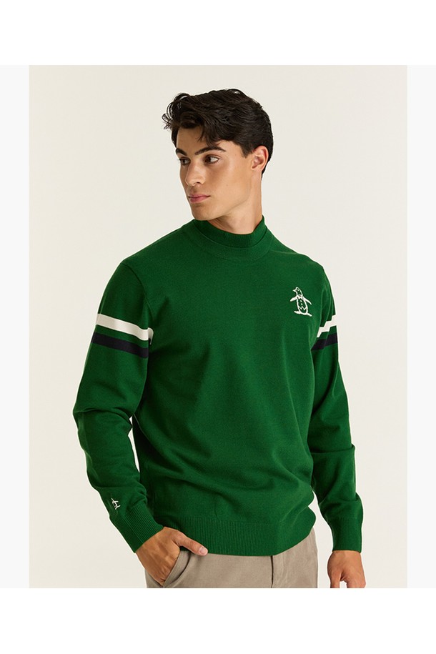 남성 모크넥 방풍 스웨터 그린 MQ421MSWO1는 가을, 겨울 시즌 골프 라운딩 및 겨울 데일리룩에 적합한 남성용 스웨터입니다. 부드러운 촉감의 울, 아크릴, 폴리에스터 혼방 소재로 제작되었으며, 레귤러핏에 긴소매 디자인입니다. 그린 및 네이비 배색이 돋보이며, 두꺼운 두께감과 방풍 안감으로 보온성을 높였습니다. 페이크 레이어드 디자인과 무소음 방풍 안감, 늘어짐이 적은 소재로 편안함과 스타일을 동시에 잡았습니다. 스포티, 클래식, 미니멀한 스타일을 연출하기 좋습니다.
