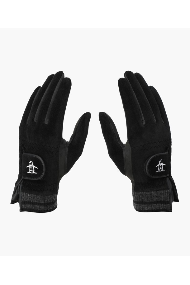 남성용 양손 방한 장갑 MQ421MGLO1 입니다. 겨울철 골프 라운딩을 위한 필수 아이템으로, 부드러운 촉감과 뛰어난 보온성을 제공합니다. 블랙 컬러의 무지 디자인으로 클래식하고 미니멀한 골프룩에 잘 어울립니다. 합성가죽, 면, 폴리에스터 소재를 사용하여 내구성을 높였으며, 벨크로 디자인으로 손목을 안정적으로 감싸줍니다. 두꺼운 두께로 제작되어 추운 날씨에도 따뜻하게 골프를 즐길 수 있습니다.
