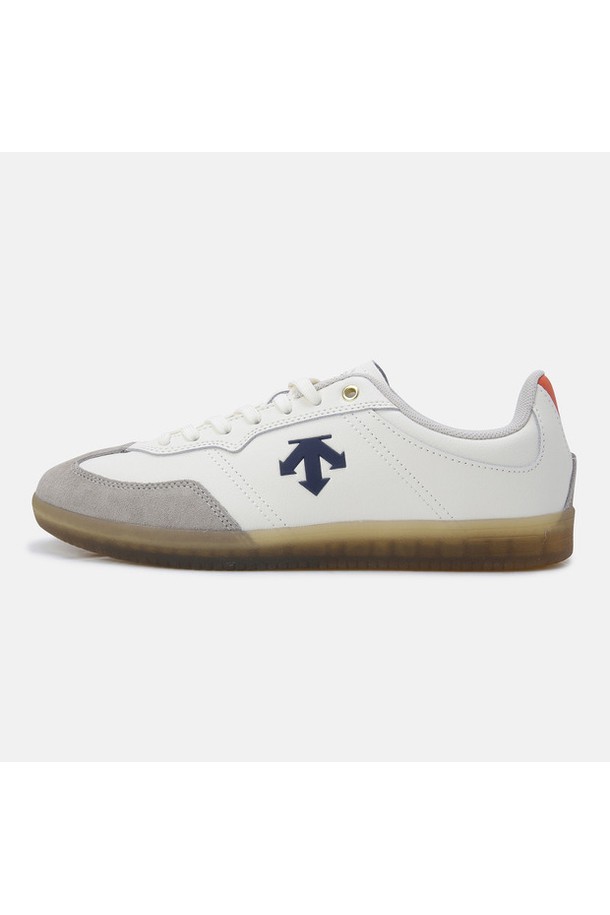 "엣지 코트 빈티지 오렌지 베이지 SR123LSN14"는 남성용 라운드 앞코의 로우탑 스니커즈입니다. 오렌지, 베이지, 화이트, 블랙 컬러로 구성되어 있으며, 천연 가죽, 폴리에스터, 합성고무를 사용하여 제작되었습니다. 굽 높이는 2.5cm이며, 플랫 굽 타입에 레이스업 방식으로 편안하게 착용 가능합니다. 빈티지한 디자인이 돋보이며, 봄, 여름, 가을 계절에 산책룩, 데이트룩, 캐주얼, 미니멀, 클래식 스타일로 연출하기 좋습니다. 안감은 폴리에스터를 사용했으며, 무지 패턴의 신발입니다.
