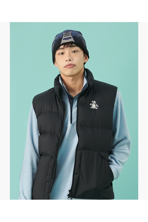 남성 푸퍼 머스코비 다운 베스트 블랙 MQ421PWVO1은 겨울철 보온성을 책임지는 남성용 다운 베스트입니다. 스포티하면서도 캐주얼한 스타일로, 골프 및 일상생활에서 폭넓게 활용할 수 있습니다. 겉감은 나일론, 폴리에스터 소재를 사용하여 내구성을 높였으며, 안감에는 오리솜털과 오리깃털을 충전재로 사용하여 뛰어난 보온성을 제공합니다. 레귤러핏으로 제작되었으며, 집업 방식으로 간편하게 착용할 수 있습니다. 무지 디자인의 블랙 컬러로 어떤 옷에도 쉽게 매치할 수 있는 미니멀한 매력을 더했습니다.
