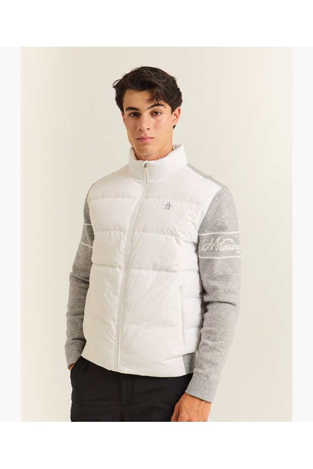 남성 다운 하이브리드 스웨터 점퍼 아이보리 MQ421MSJO1은 겨울철 보온성을 책임지는 남성용 다운 하이브리드 점퍼입니다. 스포티하면서도 캐주얼한 스타일로, 골프 및 일상생활 모두 활용 가능하며, 아이보리 및 그레이 색상으로 출시되었습니다. 두꺼운 두께감과 부드러운 촉감의 이 점퍼는 나일론, 폴리에스터, 울, 아크릴 등 다양한 소재로 제작되었으며, 하이브리드 디자인과 배색 디테일이 특징입니다. 거위솜털과 거위깃털 충전재를 사용하여 가볍고 따뜻하며, 집업 스타일로 간편하게 착용할 수 있습니다.
