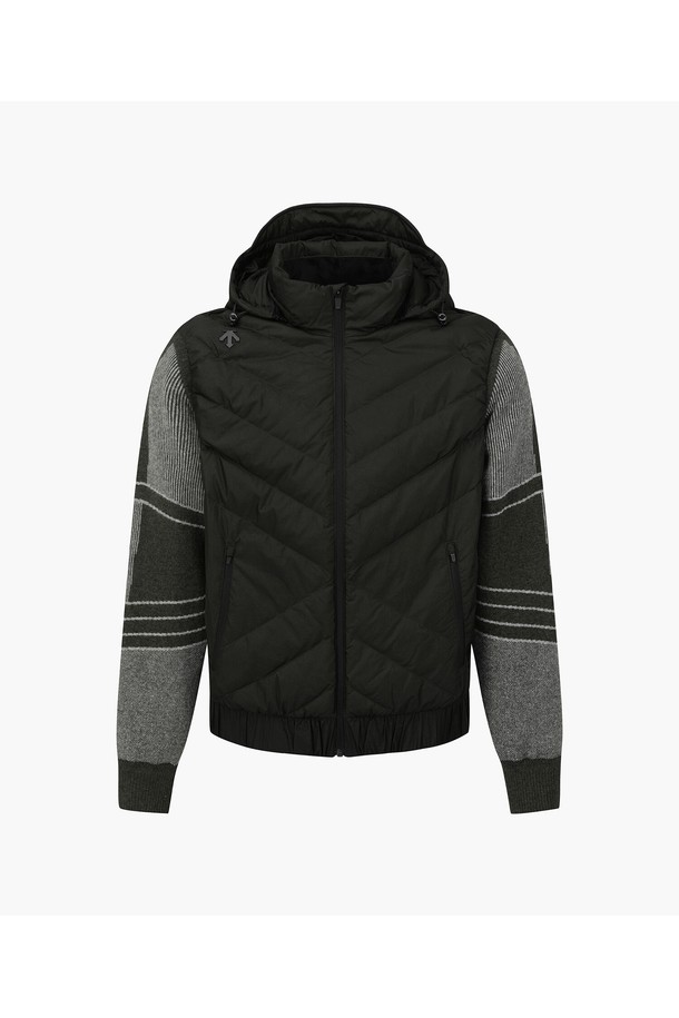 남성 하이브리드 다운 점퍼 DQ42MFKOO6는 겨울철 라운딩과 일상에서 모두 활용 가능한 남성용 다운 점퍼입니다. 무지 디자인에 블랙과 그레이 컬러로 출시되어 스포티하면서도 캐주얼한 스타일을 연출합니다. 안감에 발열 기능이 더해져 보온성을 높였으며, 구스다운 충전재와 니트 소매가 적용되어 편안함을 선사합니다. 레귤러핏으로 제작되었으며, 나일론, 폴리우레탄, 캐시미어, 울, 폴리에스터 등 다양한 소재를 사용하여 부드러운 촉감을 제공합니다. 집업 스타일의 크롭 기장으로, 스포티, 캐주얼, 미니멀한 골프룩을 완성해 보세요.
