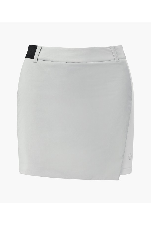 여성 본딩 A라인 스커트 DQ42WFSKOE는 세련된 스타일의 골프룩을 위한 겨울철 필수 아이템입니다. 폴리에스터, 나일론, 폴리우레탄 혼방의 믹스 소재로 제작되었으며, 두꺼운 두께감과 패딩 안감으로 보온성을 높였습니다. 무지 디자인에 A라인 핏으로 어떤 상의와도 잘 어울리며, 클래식하고 미니멀한 스타일을 연출합니다. BLKG (블랙), LGYG (연한 그레이) 두 가지 색상으로 만나보세요.
