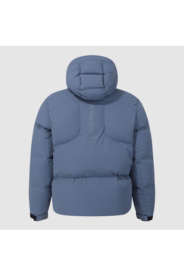 유니 레귤러핏 벤쳐 구스 숏다운 재킷 - 블루 QQ423EDJN1은 남녀 공용으로 착용 가능한 겨울철 방한용 숏패딩입니다. 부드러운 촉감의 나일론, 폴리우레탄 혼방 소재에 거위 솜털과 깃털을 사용하여 보온성을 극대화했습니다. 레귤러핏으로 제작되어 편안한 착용감을 제공하며, 캐주얼 및 스포티 스타일 모두 연출 가능합니다. 무지 디자인에 후드, 지퍼 포켓을 갖춰 실용성을 더했으며, 블루, 블랙, 화이트 세 가지 색상으로 출시되었습니다. 
