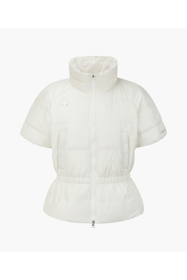 아크먼트(ACMT) 여성 헝가리구스 반팔 다운 DQ42WFDJO1은 골프룩에 적합한 스포티하고 미니멀한 스타일의 다운자켓입니다. 나일론, 폴리에스터, 거위솜털, 거위깃털을 사용하여 부드러운 촉감을 선사하며, 봄, 여름 시즌에 얇게 착용하기 좋습니다. 슬림핏 크롭 기장으로, 등판 플리츠 디테일과 허리 밴드가 여성스러운 실루엣을 강조합니다. 집업 스타일이며, BLKG, IVYG 두 가지 색상으로 제공됩니다. 경량 소재로 활동성을 높였습니다.
