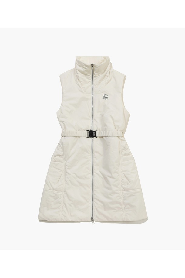 크림(CREM) 여성 패딩 풀집업 베스트 원피스 (GQ322LOP91)는 겨울철 캐주얼 스타일을 위한 필수 아이템입니다. 하이넥 디자인에 보온성을 높인 두꺼운 두께감과 패딩 안감으로 추운 날씨에도 따뜻하게 착용할 수 있습니다. 무지 패턴의 A라인 핏 원피스로 레귤러핏을 제공하며, 집업 여밈 방식과 민소매 디자인이 특징입니다. 나일론과 폴리에스터 혼방 소재로 제작되어 편안함과 활동성을 동시에 만족시킵니다. 베스트 스타일로 다양한 상의와 레이어드하여 미니멀하고 클래식한 스타일을 연출할 수 있습니다.
