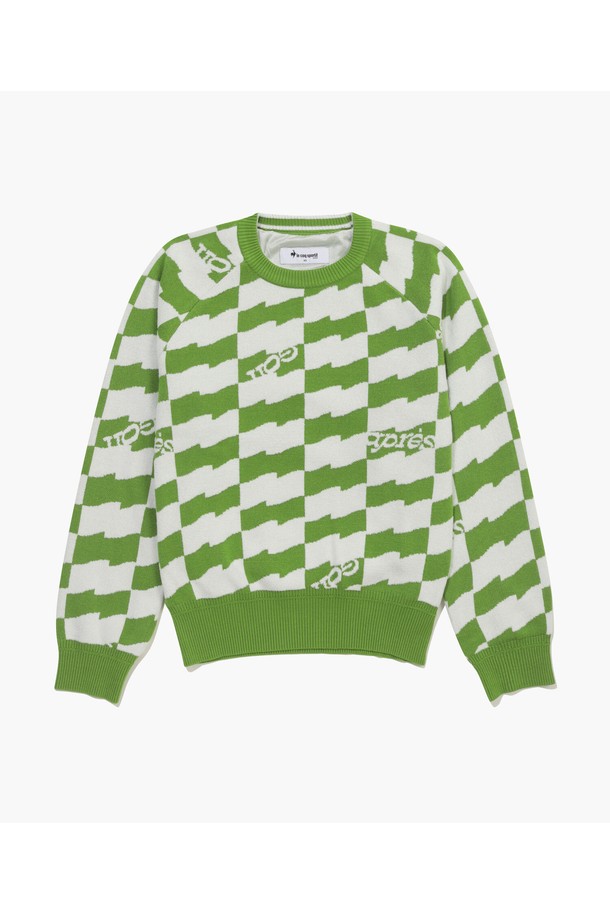 여성 플래그 패턴 부클 방풍 스웨터 _OLIV GQ422LKPO2는 골프 및 일상용으로 활용하기 좋은 스포티한 스타일의 스웨터입니다. 부클 소재와 두꺼운 두께감으로 따뜻함을 더하며, 방풍 기능을 갖춰 가을, 겨울철에도 쾌적하게 착용할 수 있습니다. 올리브 컬러 바탕에 플래그 및 체크 패턴이 적용되어 세련된 디자인을 자랑하며, 라운드넥과 긴 소매, 레귤러핏으로 편안한 착용감을 선사합니다. 레이온, 나일론, 폴리에스터 혼방 소재로 제작되어 부드러운 촉감을 느낄 수 있습니다.
