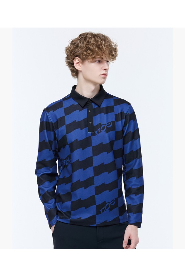 남성 플래그 폴로 긴팔 티셔츠_ULBL GQ421MTLO5는 남성용 폴로 티셔츠입니다. 봄, 가을 시즌에 골프 및 일상용으로 착용하기 좋습니다. 스포티함과 캐주얼한 무드를 동시에 연출하며, 레귤러 핏에 긴소매 기장으로 제작되었습니다. 폴리에스터와 폴리우레탄 혼방 소재로 제작되어 편안한 착용감을 제공하며, 체크 패턴과 플래그 디자인이 돋보입니다. 폴로넥 스타일로 클래식한 느낌을 더했습니다.
