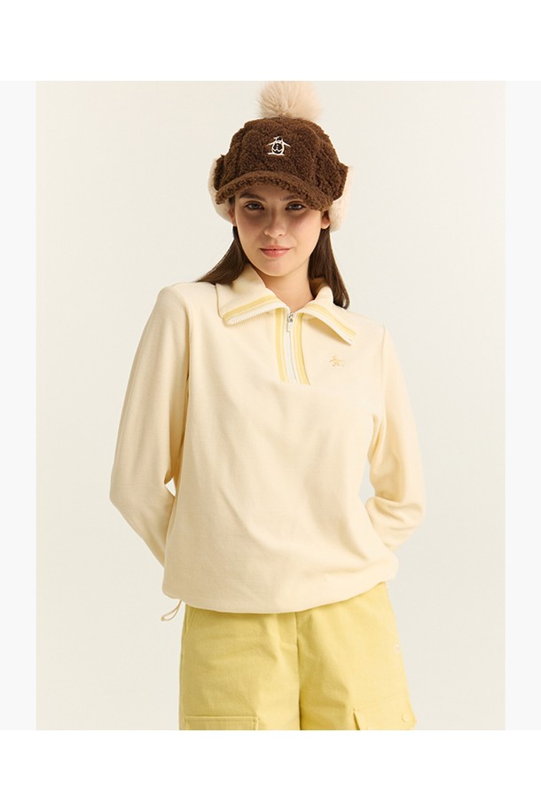 여성 골프룩을 위한 세일러 카라 반집업 티셔츠 옐로우 MQ422LTLO1입니다. 봄, 여름 시즌에 적합하며, 스포티한 스타일을 연출합니다. 면, 폴리에스터, 아크릴, 울, 스판덱스 혼방 소재로 제작되어 부드러운 촉감과 신축성을 제공합니다. 세일러 카라와 긴소매, 크롭 기장이 특징이며, 소매 립 시보리 마감과 밑단 스트링 처리로 활동성을 높였습니다. 4WAY  스트레치 기능과 보온성 강화로 편안한 착용감을 선사합니다.
