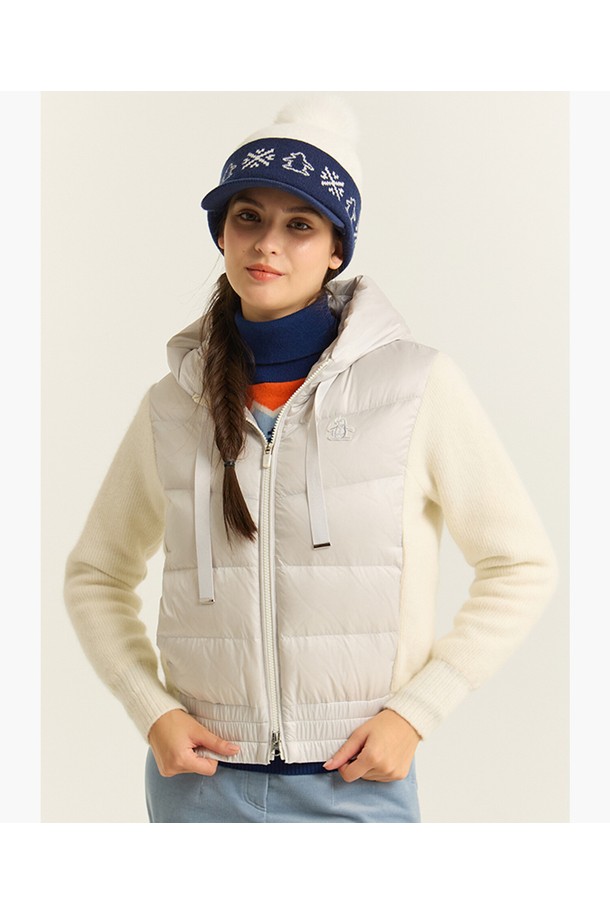 여성 다운 하이브리드 스웨터 점퍼 그레이 MQ422LSJN1은 스포티한 스타일의 여성용 다운 점퍼입니다. 겨울철 보온성을 책임지는 두꺼운 두께감과 부드러운 촉감이 특징이며, 하이브리드 디자인에 거위 솜털 충전재를 사용하여 따뜻함을 더했습니다. 골프 및 일상생활에서 활용하기 좋은 제품으로, 무지 디자인과 레귤러핏으로 제작되었습니다. 집업 스타일의 긴 소매 크롭 기장으로 활동성을 높였습니다. 그레이와 핑크 두 가지 색상으로 만나보실 수 있습니다.
