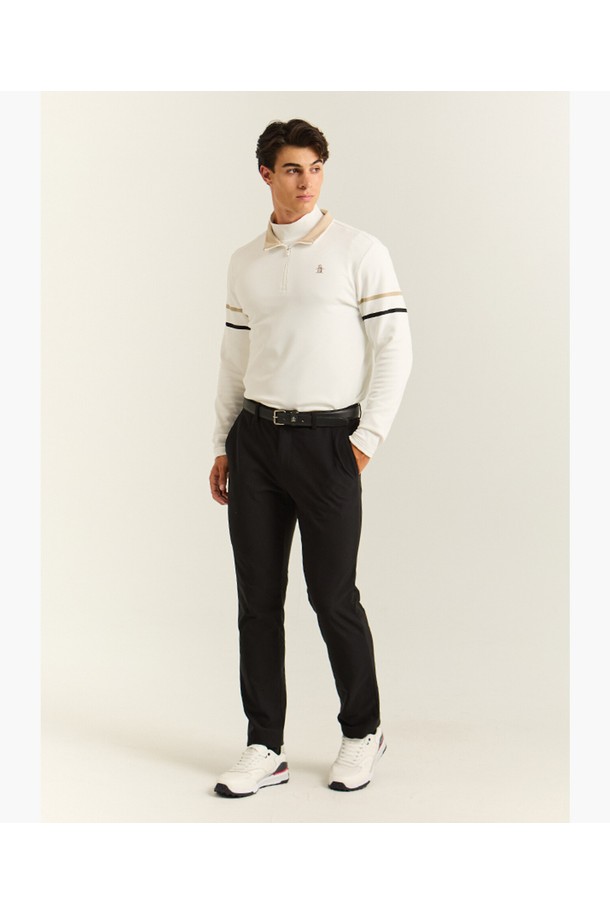 남성 윈터 두잉 본딩기모 팬츠 블랙 MQ421MPTN3는 겨울철 골프 및 일상 활동에 적합한 남성용 골프 팬츠입니다. 블랙 컬러의 스포티한 무드를 연출하며, 레귤러핏으로 편안한 착용감을 제공합니다. 보온성이 뛰어난 기모 안감과 본딩 처리로 제작되어 추운 날씨에도 따뜻하게 활동할 수 있습니다. 폴리에스터, 나일론, 폴리우레탄 혼방 소재로 부드러운 촉감을 자랑하며, 밴딩 처리로 허리 부분의 편안함을 더했습니다. 무지 디자인의 긴 바지로 다양한 골프룩과 미니멀한 스타일을 연출할 수 있습니다.
