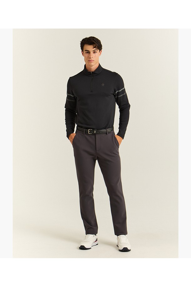 남성용 윈터 두잉 본딩 기모 팬츠 차콜그레이 MQ421MPTN3는 겨울철 골프 및 일상생활에서 따뜻하게 착용할 수 있는 긴 바지입니다. 스포티한 스타일을 연출하며, 부드러운 촉감과 두꺼운 두께감으로 뛰어난 보온성을 제공합니다. 레귤러핏으로 편안한 착용감을 선사하며, 기모 안감과 본딩 처리로 방풍 기능까지 갖췄습니다. 차콜그레이 컬러에 무지 디자인으로 어떤 상의와도 매치하기 용이하며, 밴딩 허리 처리로 활동성을 더했습니다.
