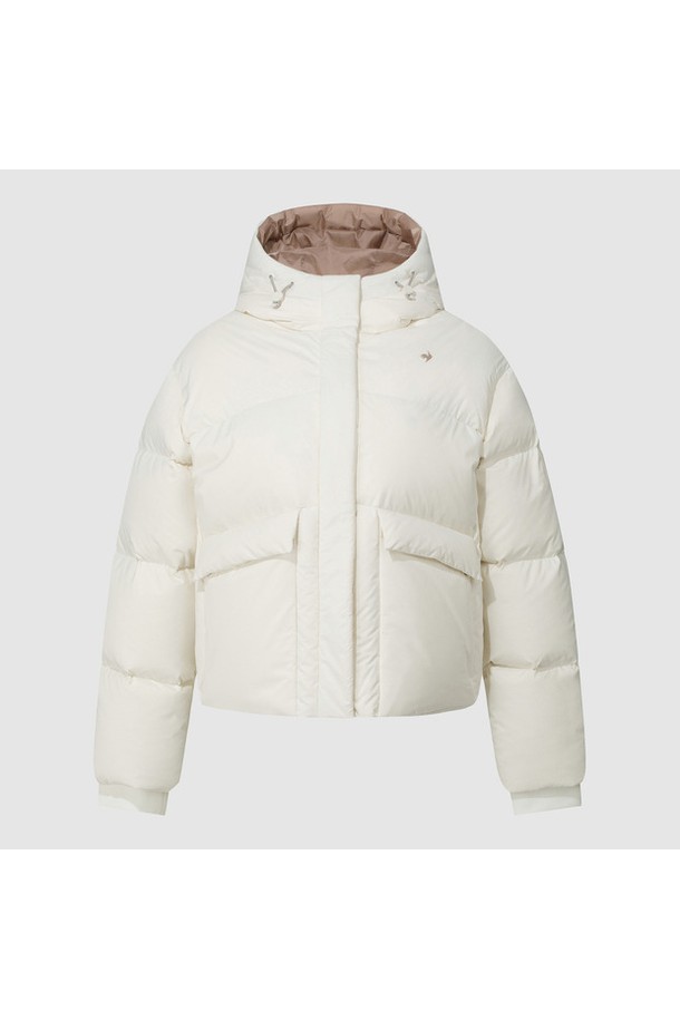 여성 네쥬 루즈핏 후드 다운 재킷 - 아이보리 QQ422ODJO3는 추운 겨울, 캐주얼하고 스포티한 스타일을 연출하기에 좋은 아이템입니다. 부드러운 촉감의 나일론, 폴리에스터 혼방 소재로 제작되었으며, 넉넉한 루즈핏으로 편안한 착용감을 선사합니다. 보온성을 높여주는 오리솜털(80%)과 오리깃털(20%) 충전재를 사용하여, 일상생활은 물론 산책이나 캠핑과 같은 야외 활동에도 적합합니다. 후드 디자인과 긴 소매 기장, 집업 여밈 방식으로 실용성을 더했으며, 아이보리, 블랙, 라이트퍼플 세 가지 컬러로 만나볼 수 있습니다. 미니멀한 무드를 선호하는 분들께도 추천하는 겨울철 필수 아우터입니다.
