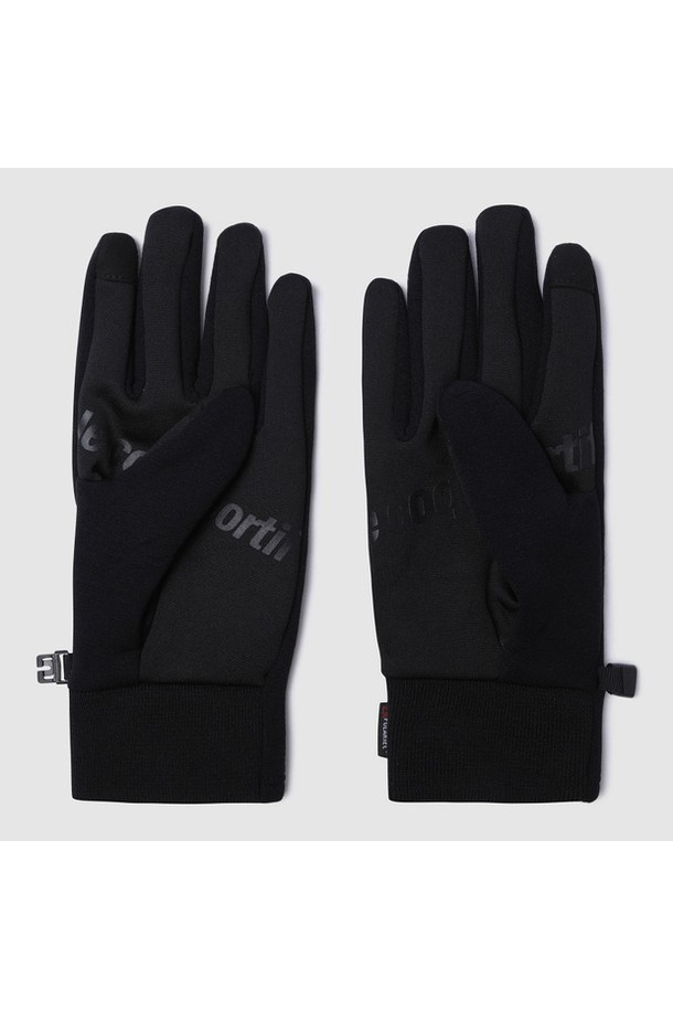 **퍼포먼스 폴라텍 방한 장갑 - 블랙 QQ423AGLO1**은 겨울철 추위로부터 손을 보호해주는 방한 장갑입니다. 폴리에스터, 나일론, 폴리우레탄, 면 등 다양한 소재로 제작되어 보온성과 활동성을 동시에 제공하며, 특히 폴라텍 소재를 사용하여 뛰어난 방한 기능을 자랑합니다. 무지 디자인에 두꺼운 두께감으로 제작되어, 등산룩, 캠핑룩, 러닝룩 등 다양한 아웃도어 스타일에 잘 어울립니다. 캐주얼, 미니멀, 고프코어 스타일을 즐겨 입는 분들께 추천하는 필수 겨울 아이템입니다.
