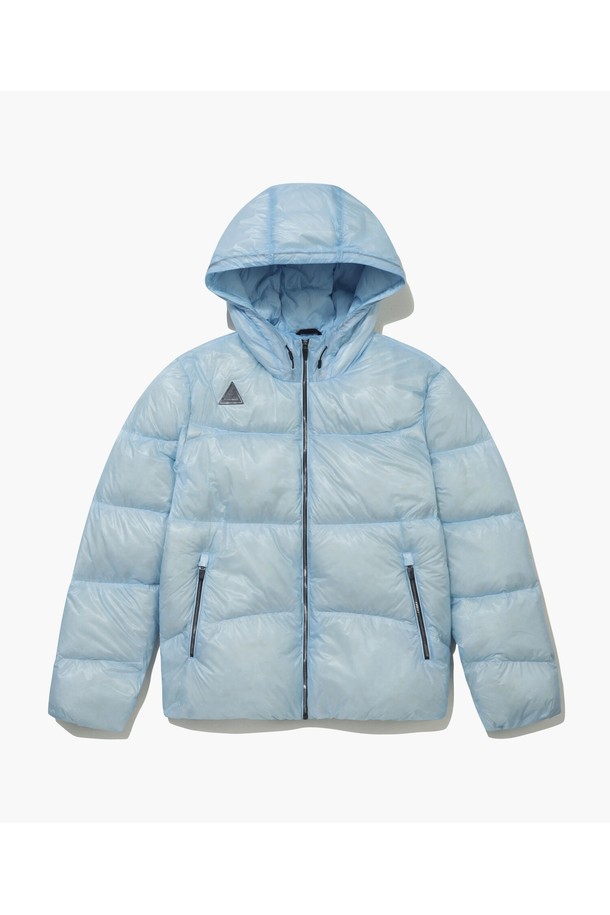 남성 경량 글로시 다운 점퍼 _CBLU (씨블루) GQ421MDJO1은 겨울철 따뜻함과 스타일을 동시에 만족시키는 아우터입니다. 골프 및 일상생활에서 모두 활용 가능한 이 다운 점퍼는 스포티하면서도 캐주얼한 무드를 연출합니다. 얇고 광택감 있는 나일론 소재에 오리솜털과 오리깃털을 충전재로 사용하여 가볍고 따뜻하며, 레귤러핏으로 편안한 착용감을 제공합니다. 집업 스타일의 긴 소매 디자인과 무지 패턴으로 미니멀한 스타일을 선호하는 남성에게 적합합니다. 보온성과 경량성을 갖춘 실용적인 제품입니다.
