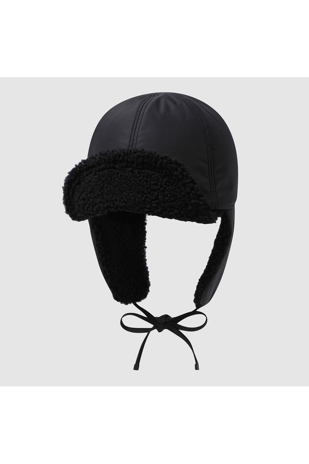 리버시블(Reversible) 방한 고소모 - 블랙 QQ423ACPO1은 겨울철 추위를 막아줄 공용 모자입니다. 부드러운 폴리에스터 소재로 제작되어 뛰어난 보온성을 제공하며, 일상 및 출근룩, 여행룩에 모두 잘 어울립니다. 미니멀, 캐주얼, 클래식 스타일을 아우르는 디자인으로, 챙 넓이는 6cm입니다. 리버시블(Reversible) 디자인으로 양면 착용이 가능하여 다양한 스타일 연출이 가능합니다. 블랙, 베이지, 아이보리 세 가지 색상으로 출시되어 취향에 맞게 선택할 수 있습니다.
