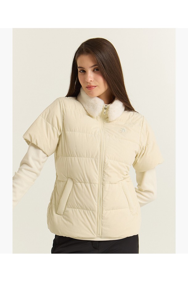 여성 반팔 다운 아이보리 MQ422LJPO6는 골프 및 일상생활에서 활용하기 좋은 여성 다운 베스트입니다. 부드러운 촉감의 나일론, 폴리우레탄, 폴리에스터 혼방 소재로 제작되었으며, 두꺼운 두께감으로 보온성을 높였습니다. 아이보리 컬러의 무지 디자인에 레귤러핏으로 제작되어 스포티, 캐주얼, 미니멀 스타일 모두 소화 가능합니다. 지퍼형 여밈 방식과 반소매 디자인으로 간편하게 착용할 수 있으며, 거위솜털 충전재를 사용하여 따뜻함을 더했습니다. 봄, 가을 시즌에 활용하기 좋은 아우터입니다.
