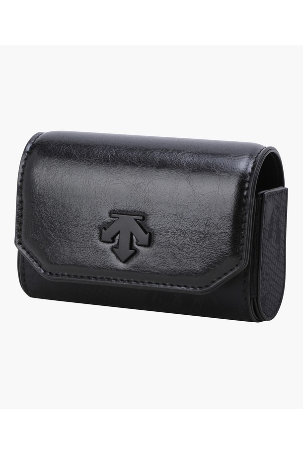 아크먼트(ACMT) 공용 거리측정기 케이스 DQ32MFET82는 골프 용도로 제작된 스몰 사이즈 케이스입니다. 폴리에스터, 나일론, 합성가죽 소재에 패턴 무늬가 적용되었으며, BLKG, LGYG 두 가지 색상으로 출시되었습니다. 히든 자석 디자인의 사각형태로, 한 손으로 간편하게 여닫을 수 있는 자석형 잠금 방식을 갖췄습니다. 벨트에 부착하여 사용할 수 있으며, 2025년 07월에 출시된 중국 제조 상품입니다.
