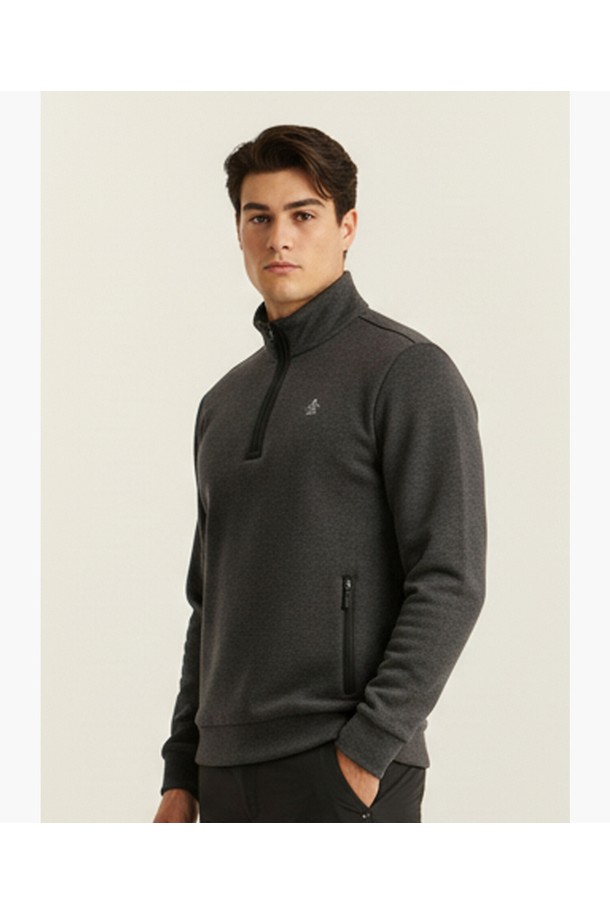 남성용 방풍 기모 티셔츠 차콜그레이 MQ421MTLN1는 가을, 겨울 시즌에 골프 및 일상 활동에 적합한 레귤러핏 긴소매 티셔츠입니다. 부드러운 촉감의 폴리에스터, 면, 폴리우레탄, 아크릴, 울 혼방 소재로 제작되었으며, 겉감은 무지 패턴으로 미니멀하고 스포티한 스타일을 연출합니다. 하프넥 디자인과 두꺼운 두께, 기모 안감으로 보온성을 높였으며, 방풍 기능을 갖춰 추운 날씨에도 따뜻하게 착용할 수 있습니다. 특히 골프룩에 어울리는 디자인으로, 활동적인 움직임에도 편안함을 제공합니다.
