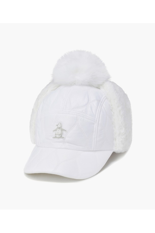 세련된 여성 퀼티드 패딩 트루퍼햇 화이트 MQ422LCPN2를 소개합니다. 부드러운 폴리에스터, 폴리우레탄, 솜털 소재로 제작되어 뛰어난 보온성을 제공하며, 겨울철 골프룩에 찰떡같이 어울립니다. 클래식하고 미니멀한 디자인에 퀼팅 패턴과 패딩 디테일이 돋보이며, 챙 넓이는 6cm입니다. 머리둘레 57cm로 제작되었으며, 화이트와 블랙 두 가지 색상으로 만나볼 수 있습니다. 
