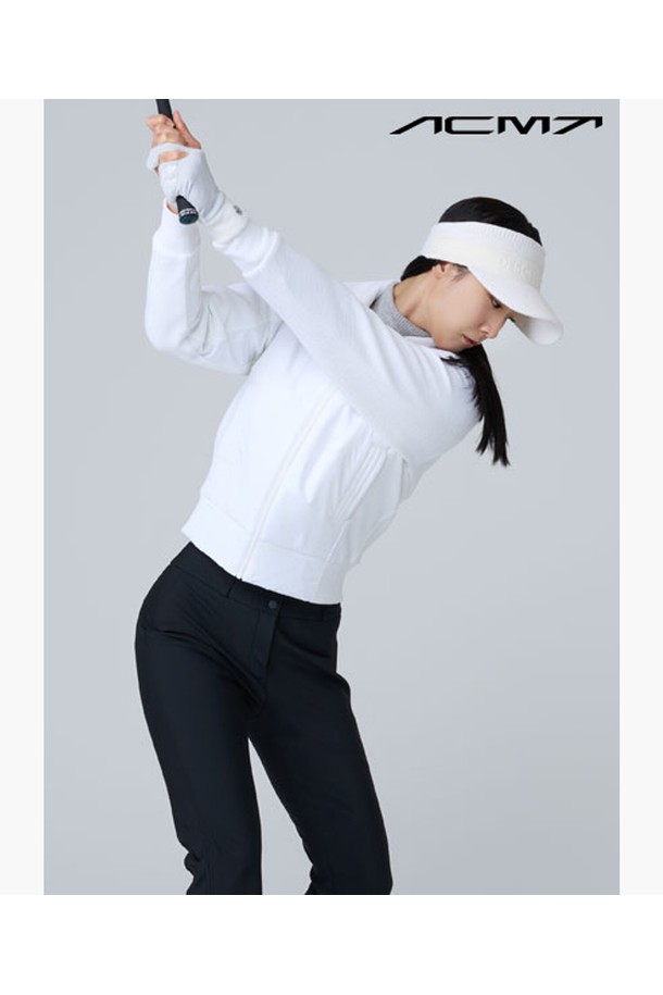 아크먼트(ACMT) 여성 하이브리드 풀집업 재킷 DQ42WFCSOC는 골프 및 스포츠 활동에 적합한 여성용 아우터입니다. 우븐 소재와 저지 소재의 하이브리드 조합, 프리마로프트 충전재, 발열 안감, 카라넥 디자인이 특징이며, 가을과 겨울에 따뜻하게 착용할 수 있습니다. 스포티하면서도 미니멀한 스타일로, 등산룩이나 출근룩으로도 활용 가능합니다. 레귤러핏에 긴 소매 기장의 무지 디자인으로, 다양한 스타일 연출이 용이합니다. 면, 폴리에스터, 폴리우레탄 혼방의 부드러운 촉감과 두꺼운 두께로 보온성과 활동성을 제공합니다.
