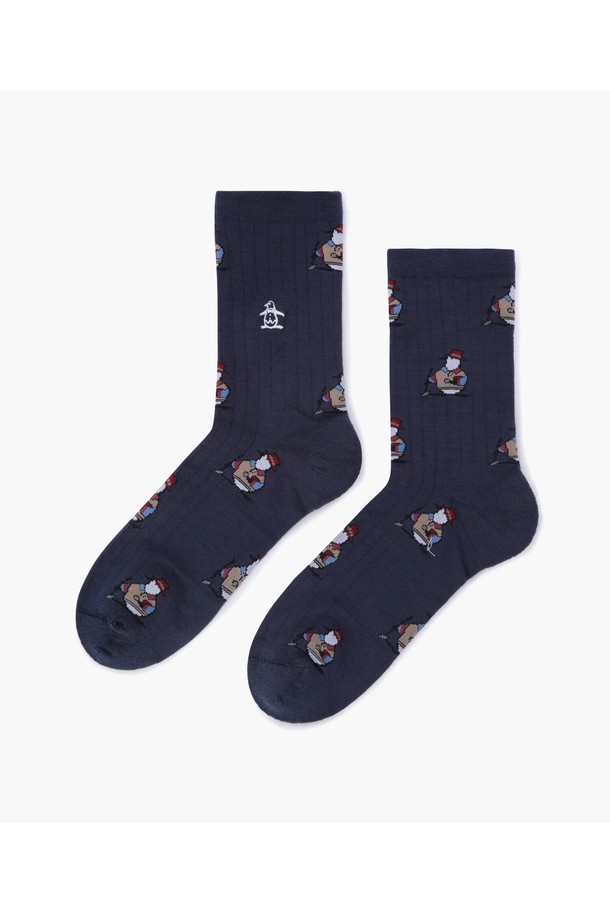 여성 골프룩에 완벽하게 어울리는 70주년 펭귄 자카드 삭스 MQ412LSON1입니다. 네이비 컬러에 신축성이 뛰어난 아크릴, 나일론, 폴리에스터, 모, 폴리우레탄 혼방 소재로 제작되어 부드러운 촉감을 선사합니다. 귀여운 펭귄 캐릭터 자카드 패턴이 돋보이며, 사계절 내내 착용하기 좋은 보통 두께의 양말입니다. 스포티한 스타일을 연출하여 필드 위에서 당신의 개성을 드러낼 수 있습니다. 70주년 기념 디자인으로 특별함을 더했습니다.
