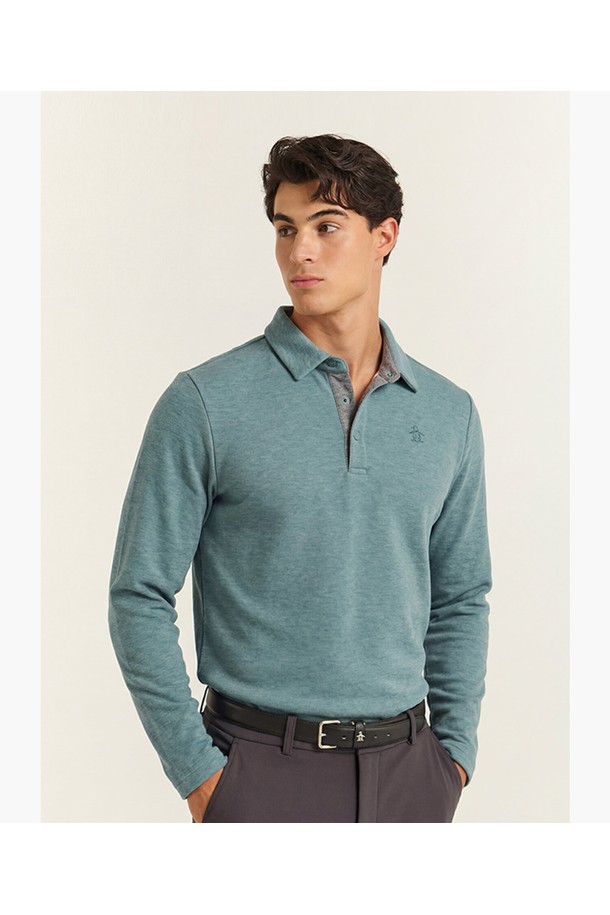 남성 투톤 멜란지 기모 카라 티셔츠 그린 MQ421MTLN2는 가을, 겨울 시즌 골프 및 일상에서 활용하기 좋은 남성용 카라 티셔츠입니다. 부드러운 촉감의 폴리에스터, 레이온, 폴리우레탄 혼방 소재에 기모 안감을 더해 보온성을 높였습니다. 멜란지 투톤 디자인과 레귤러핏으로 스포티하면서도 베이직한 스타일을 연출합니다. 긴 소매 기장과 두꺼운 두께감으로 추운 날씨에도 따뜻하게 착용할 수 있으며, 골프웨어로도 손색없는 활용도를 자랑합니다. 카라넥 디자인으로 클래식한 분위기를 더했습니다.
