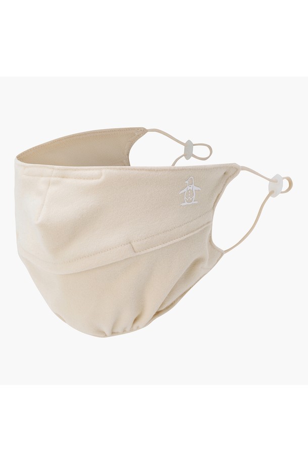 여성 방한 마스크 라이트베이지 MQ422LWMO7는 스포티와 캐주얼 스타일을 모두 아우르는 방한 마스크입니다. 폴리에스테르와 폴리우레탄 혼방 소재로 제작되어 보온 및 방한 기능을 제공하며, 겨울철 골프, 일상, 스노우 스포츠 활동에 적합합니다. 라이트베이지, 블랙, 라이트핑크 3가지 색상으로 출시되었으며, 귀걸이 스트링 조절 기능과 워머 디자인이 특징입니다. 아메리칸 헤리티지 스타일의 로고 또는 무지 패턴으로 디자인되어 다양한 스타일 연출이 가능합니다. 사이즈 조절이 용이하여 편안하게 착용할 수 있습니다.
